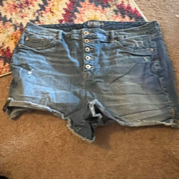 Torrid shorts 22 - Picture 3 of 7
